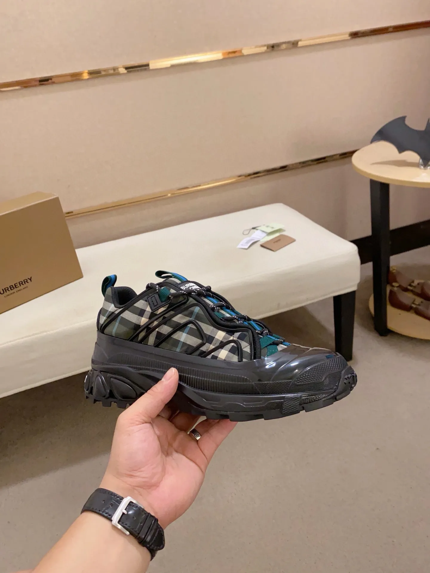 Men's shoes 💰: 680💰🇮🇹🇮🇹BURBERRY top purchasing agents are available simultaneously at the counter. 🔍🔍Synchronized sales. Positive code number: 38-46. Italian imported cowhide, fully imported sheepskin lining, sole: original sole provided by the original factory, exclusive movable molded sole, super comfortable, original factory follow-up goods, 🔍🔍high quality, you can enter and exit the counter at will, welcome to compare
